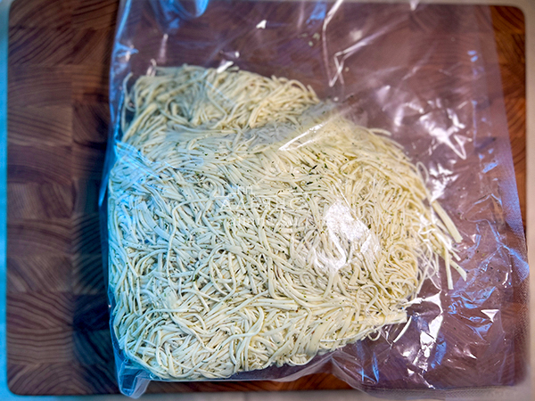 Сырный продукт ФЕРМЕРСКИЙ паутинка  укроп/чеснок в Майкопе