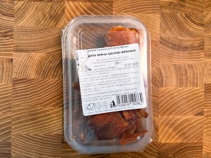 Чичарроны со вкусом сметаны и лука: Кета (чипсы) вяленая 20 гр.