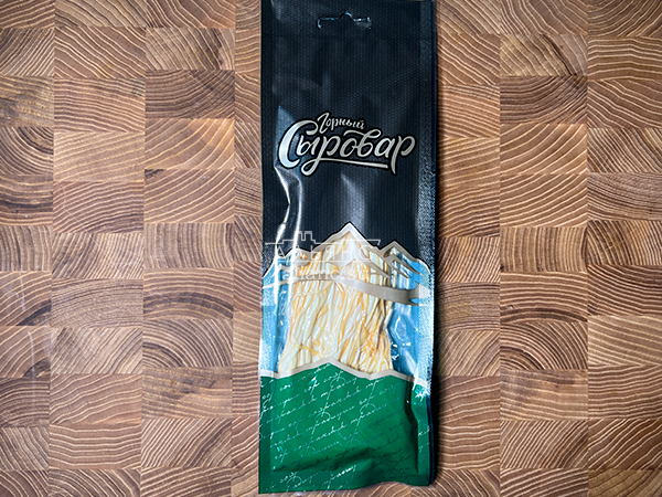 Сыр 60 гр ГОРНЫЙ СЫРОВАР (Паутинка копчёная) в Майкопе