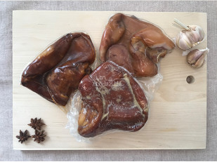 Другие закуски: Уши свиные (Цельные) 